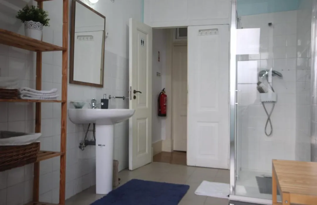 Romantic Chiado 7 -Private Small Single Room With No Outside Window-1