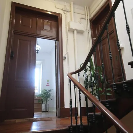 Romantic Chiado 7 -Private Small Single Room With No Outside Window-3