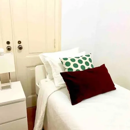 Romantic Chiado 7 -Private Small Single Room With No Outside Window-2